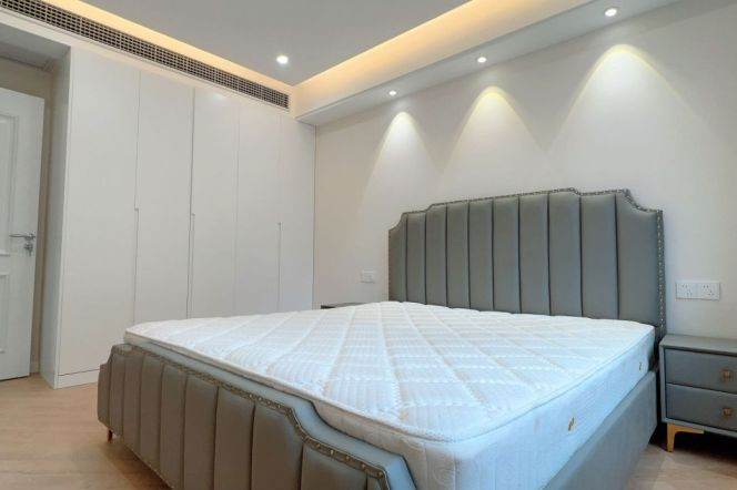 Spacious 2BR Apartment near Jiangsu Rd Metro
