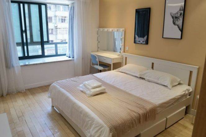 3BR Apartment in Xintiandi with Floor-to-Ceiling Windows (L8/L9)