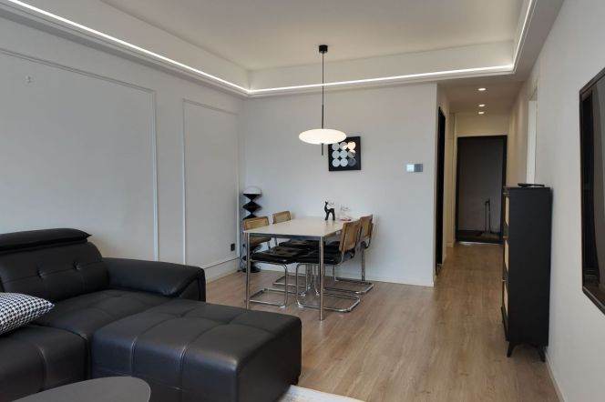 High-Floor 1BR Apartment at Gaorong Unit
