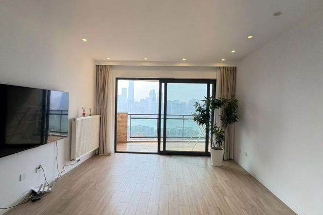 High-Floor 3BR Apartment near Shangcheng Rd Metro