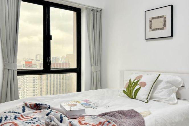 High-Floor 3BR Shared Apartment near Hanzhong Rd Metro (L1/L3/L4/L12/L13)