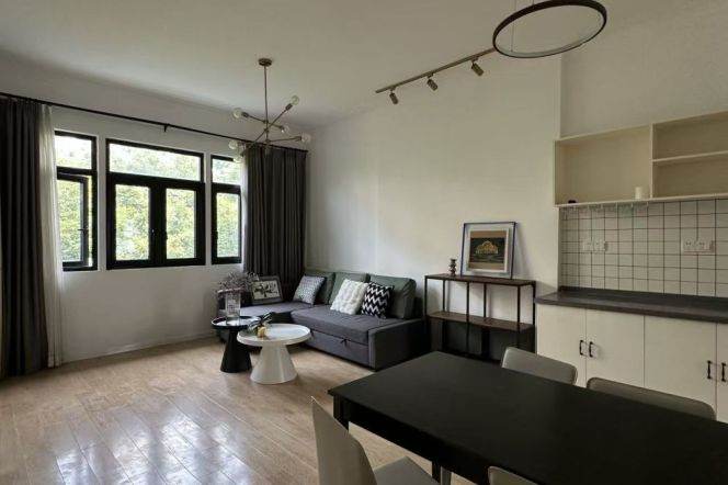 2BR Lane House in Jing'an with Green View (L2/L7/L14)