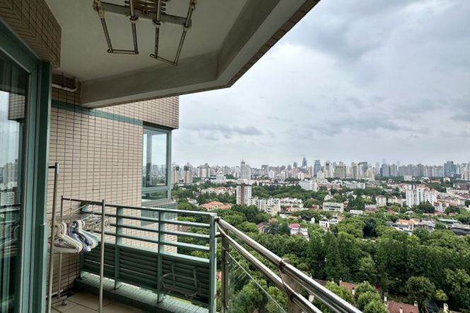High-Floor Spacious 3BR Apartment at Central Residences