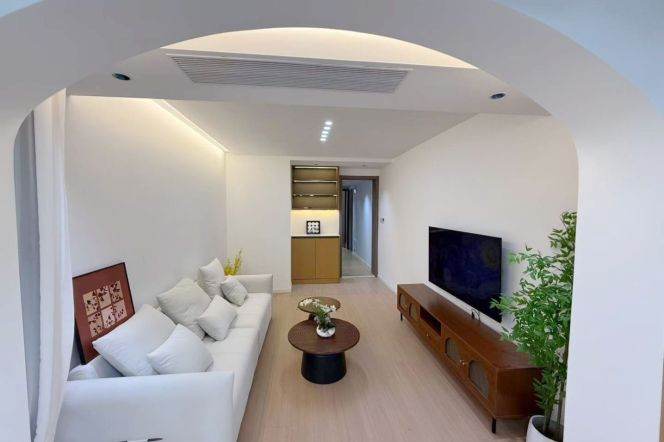1BR Apartment near Jiangsu Rd Metro (L2/L11)