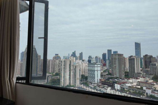 High-Floor 1BR Apartment at Gaorong Unit