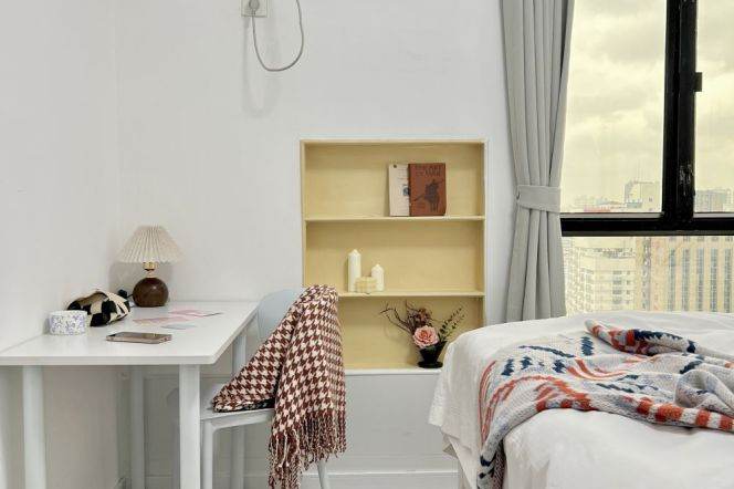 High-Floor 3BR Shared Apartment near Hanzhong Rd Metro (L1/L3/L4/L12/L13)