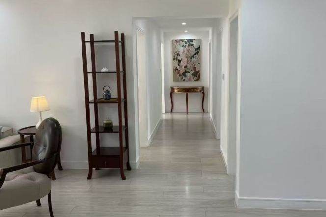 4BR Apartment near Parkson Supermarket (Hongqiao) with Green View (L2/L15)