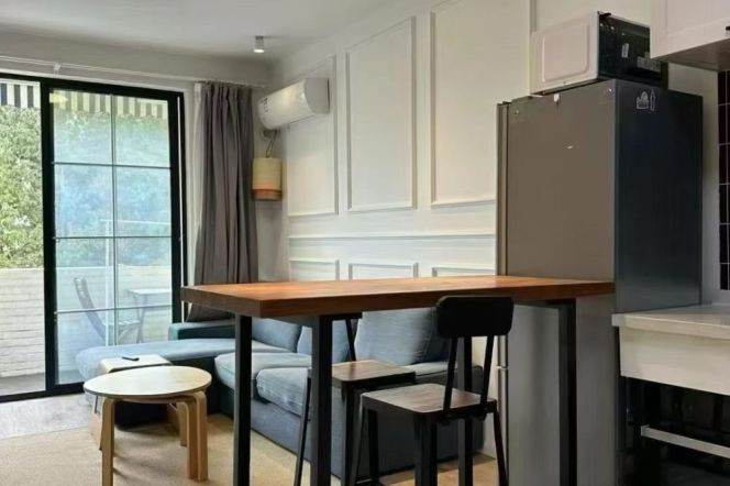 1BR Apartment near Jiangsu Rd Metro (L2/L11)