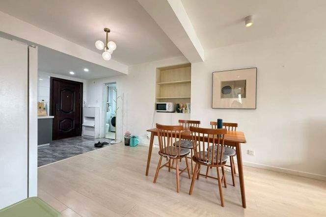 2BR Apartment in Jing'an (L7)
