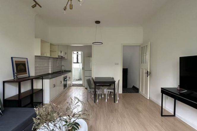 2BR Lane House in Jing'an with Green View (L2/L7/L14)
