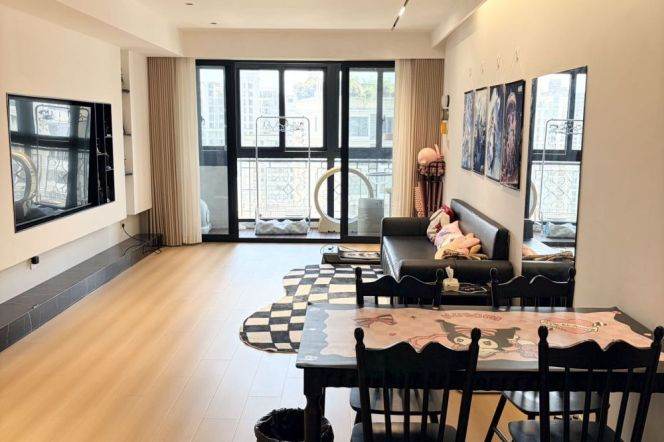High-Floor 3BR Apartment in Xujiahui