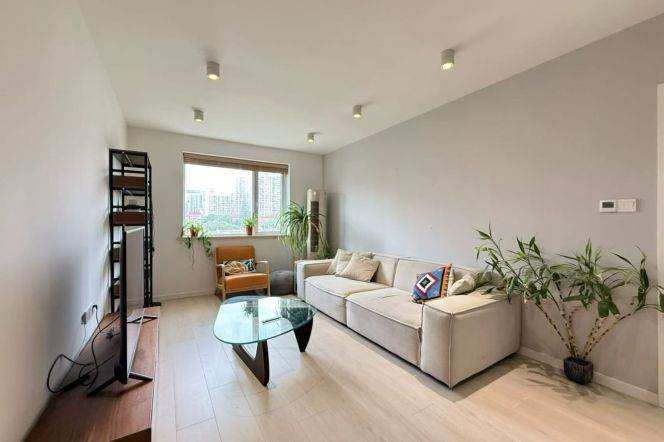 2BR Apartment in Jing'an (L7)
