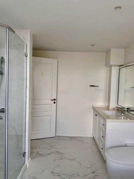 Housing image — Bathroom