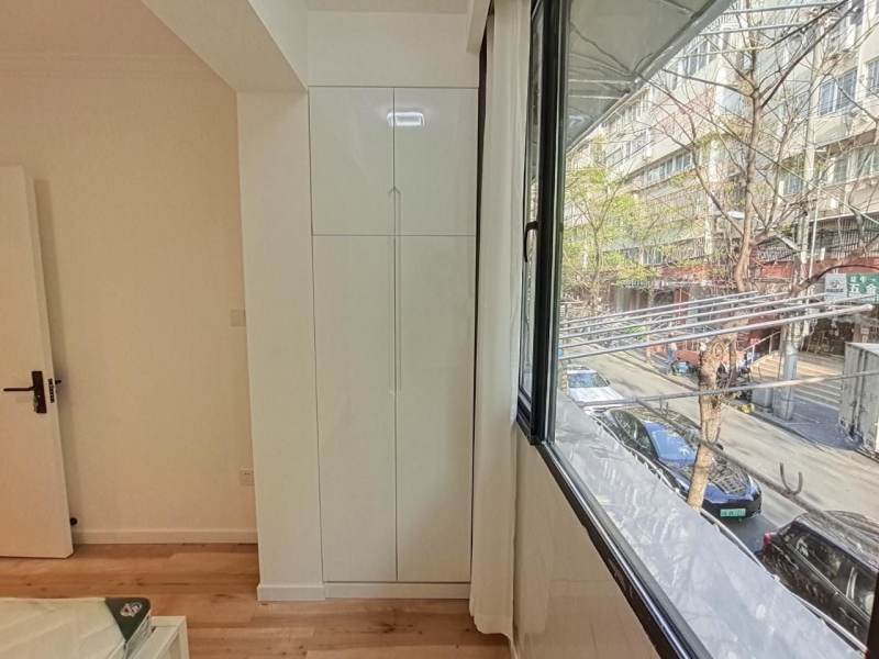 Housing image — Balcony