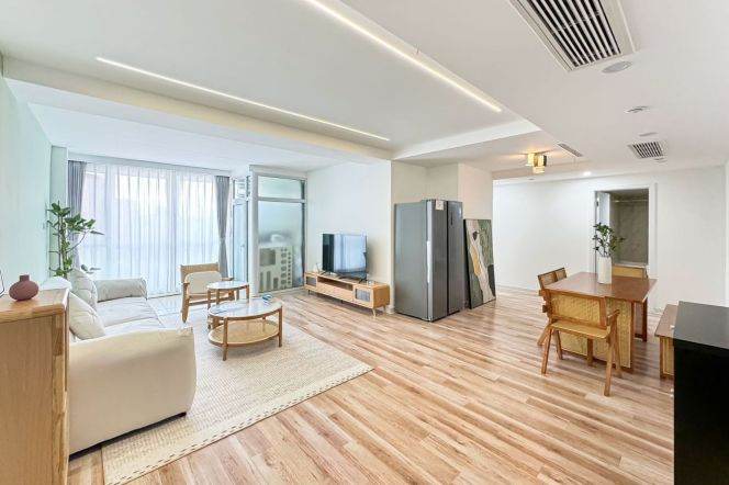 Spacious 2BR Apartment in Xujiahui (L1/L9/L11)