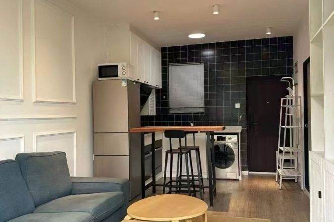 1BR Apartment near Jiangsu Rd Metro (L2/L11)