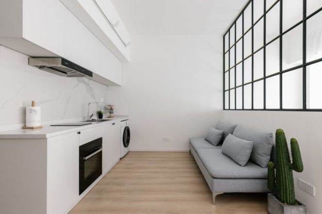 High-Floor 1BR Apartment near Shanghai Jiao Tong University with Floor-to-Ceiling Windows