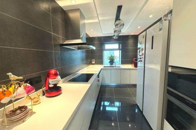 High-Floor Spacious 2BR Apartment near Shangcheng Rd Metro