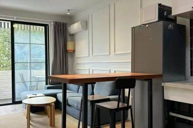 1BR Apartment near Jiangsu Rd Metro (L2/L11)