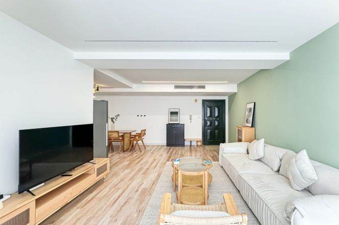 Spacious 2BR Apartment in Xujiahui (L1/L9/L11)