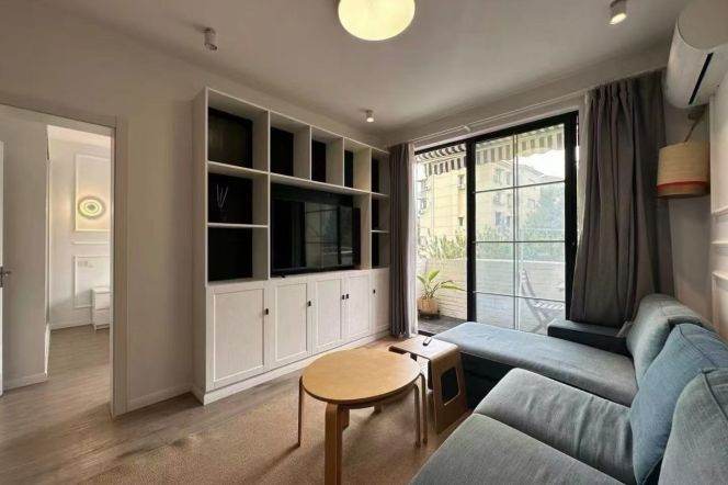 Spacious 1BR Apartment near Jiangsu Rd Metro (L2/L11)