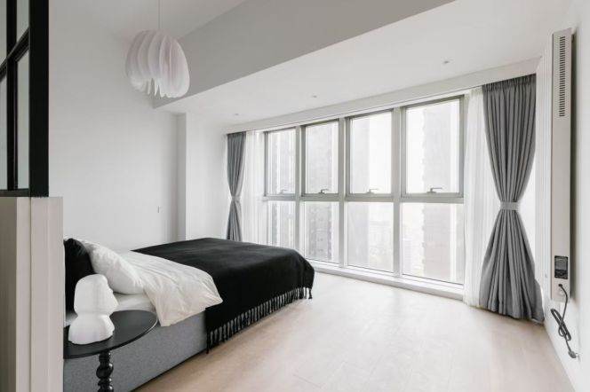 High-Floor 1BR Apartment near Shanghai Jiao Tong University with Floor-to-Ceiling Windows