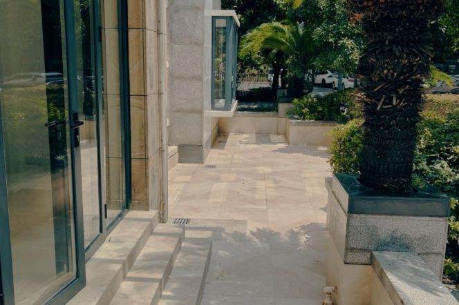 3BR Apartment near Century Park with Private Garden