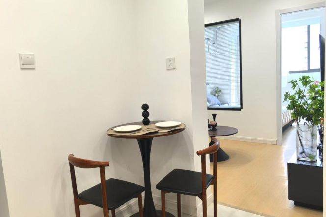 High-Floor 1BR Apartment in Xujiahui (L1/L9/L11)
