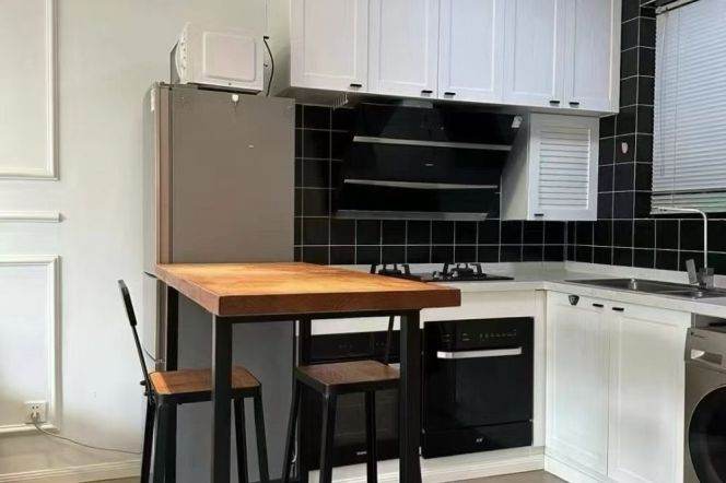 1BR Apartment near Jiangsu Rd Metro (L2/L11)
