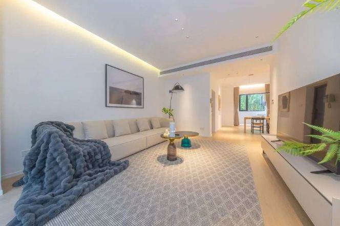3BR Apartment near Century Park with Private Garden
