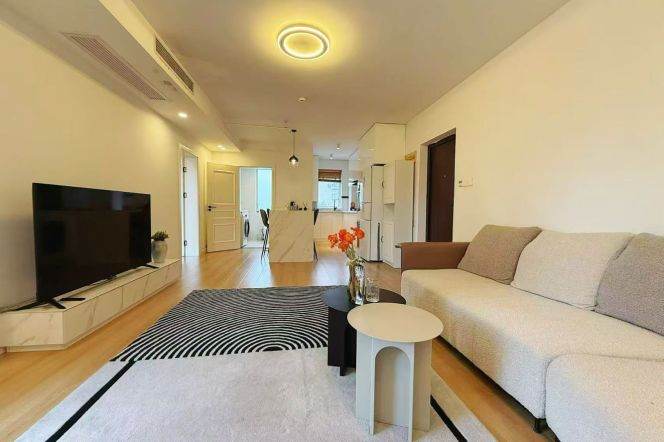 Spacious 1BR Apartment in Jing'an