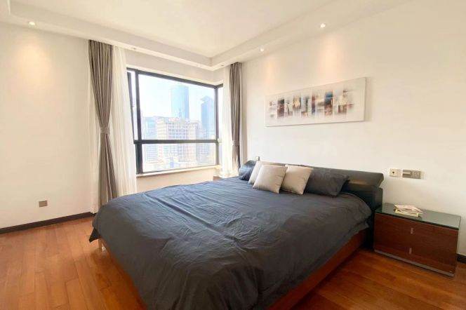3BR Apartment near West Nanjing Rd Metro