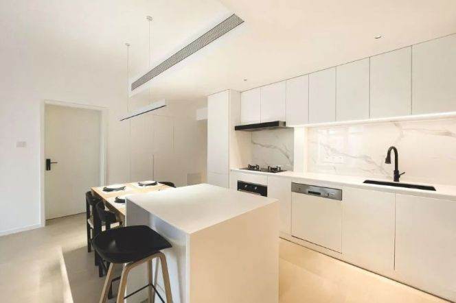 High-Floor Spacious 2BR Apartment in Jing'an (L2/L12/L13)