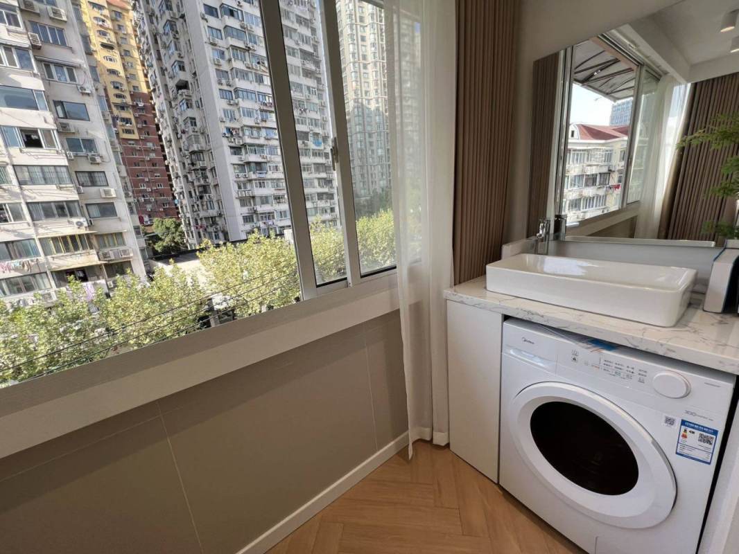 Housing image — Balcony