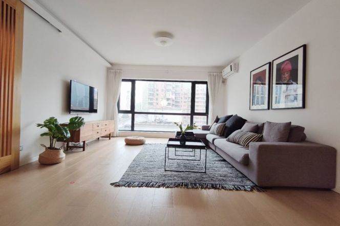 3BR Apartment near Jing'an Temple with Floor-to-Ceiling Windows