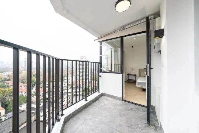 Spacious 1BR Apartment in Old Xuhui (L1/L10)