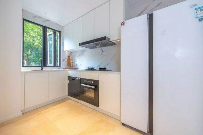 3BR Apartment near Century Park with Private Garden