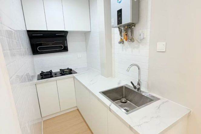 1BR Apartment near Jiaotong University Metro with Private Garden (L10/L11)