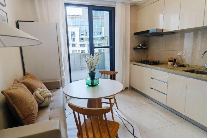 High-Floor 3BR Apartment near Oriental Sports Center Metro (L6/L8/L11)