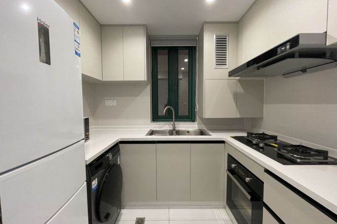 2BR Apartment near Shangcheng Rd Metro
