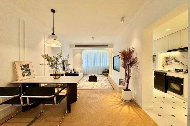 High-Floor Spacious 2BR Apartment near Zhongshan Park