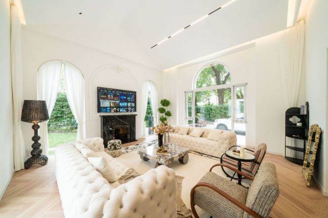 Spacious 5BR Villa with Private Garden