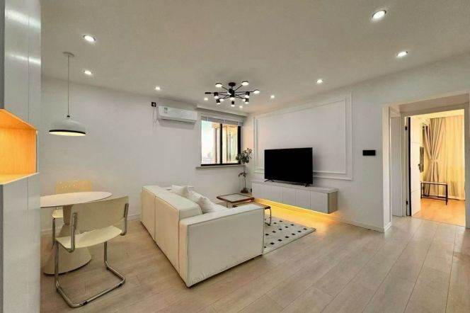 2BR Apartment near Changping Rd Metro (L7)