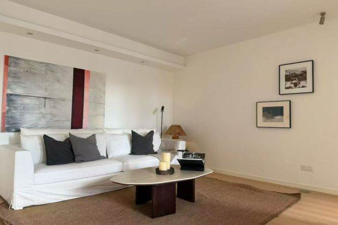 High-Floor 2BR Apartment in Jing'an (L13)
