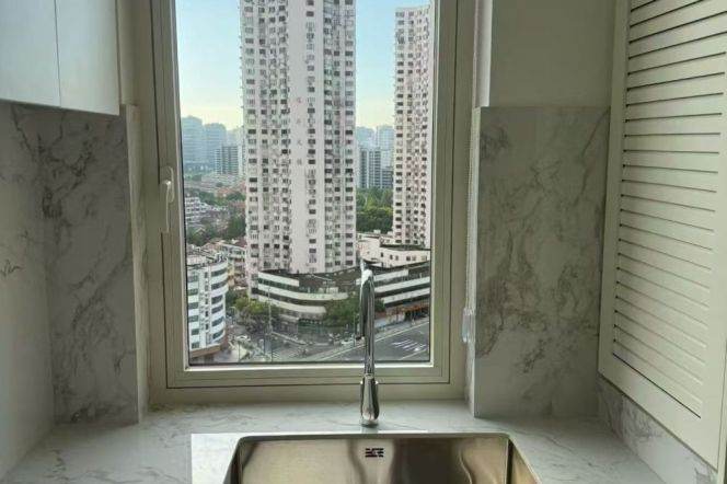 High-Floor 2BR Apartment in Jing'an (L13)