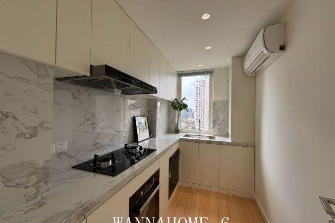 2BR Apartment in Jing'an (L13)