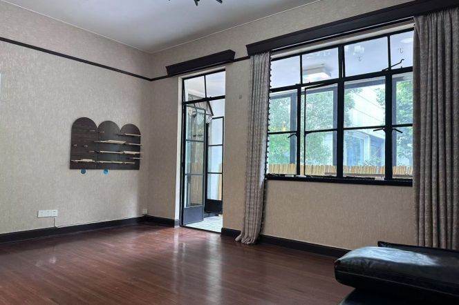 Spacious 1BR Apartment near Jing'an Temple (L2/L7/L14)