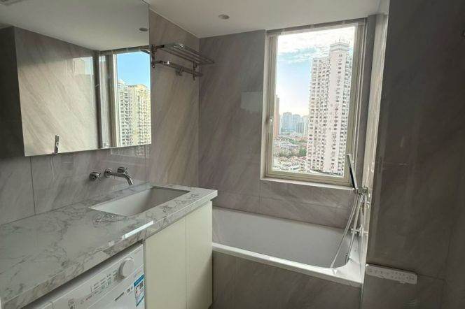 2BR Apartment in Jing'an (L13)