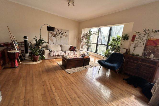 3BR Apartment near Jiangsu Rd Metro with Outstanding View