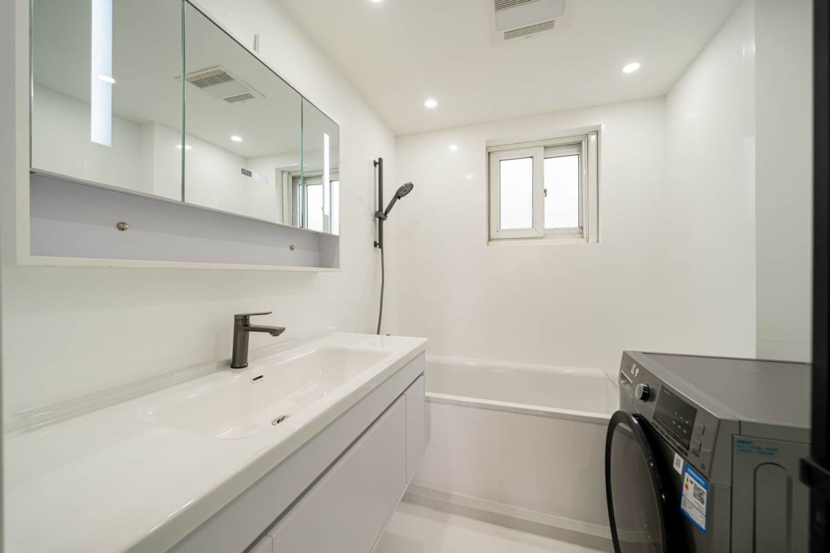 Housing image — Bathroom